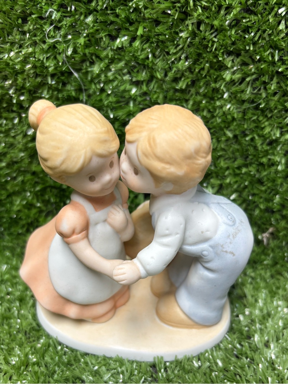 Vintage 1991 HOMCO Circle of Friends First Kiss, A Time to Love Figurine